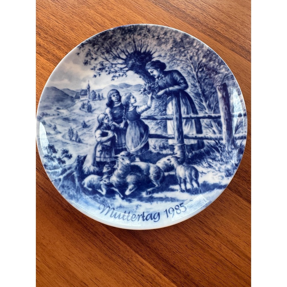 Berlin Design‎ Collector's 1985 7.5" plate "Flowers for Mother"